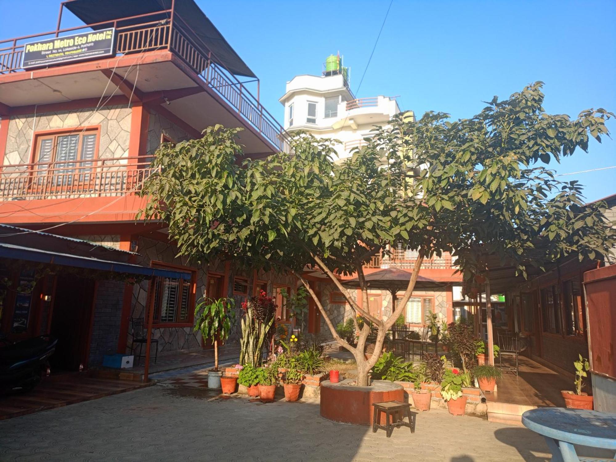 Pokhara Metro Eco Hotel Ngoại thất bức ảnh